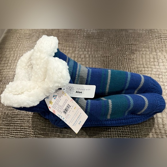Muk Luks - NWT - Knit Slipper Socks - Green/Blue - Non skid Grip - S/M 6-8 - Picture 8 of 9